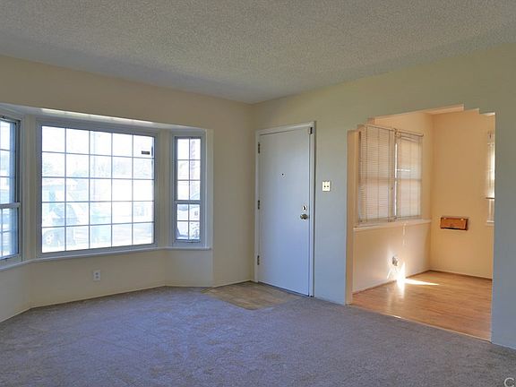 5th image of 636 W Hillcrest Blvd
