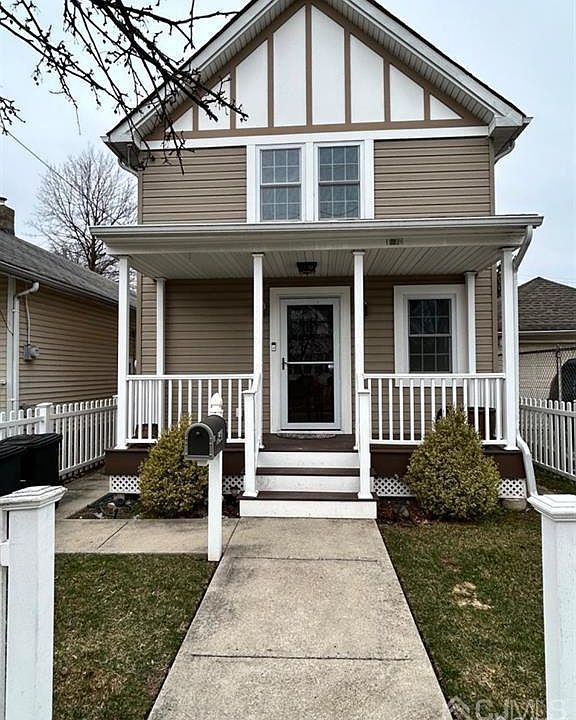 1st image of 1548 Totten St