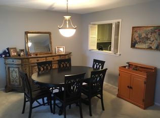 27 Chestnut Dr, Avon, CT 06001