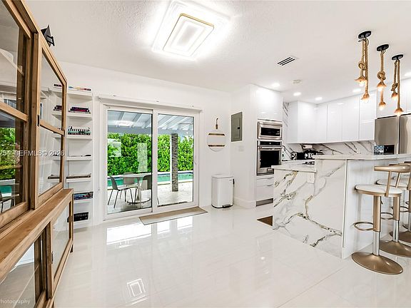 5th image of 7235 SW 39th St