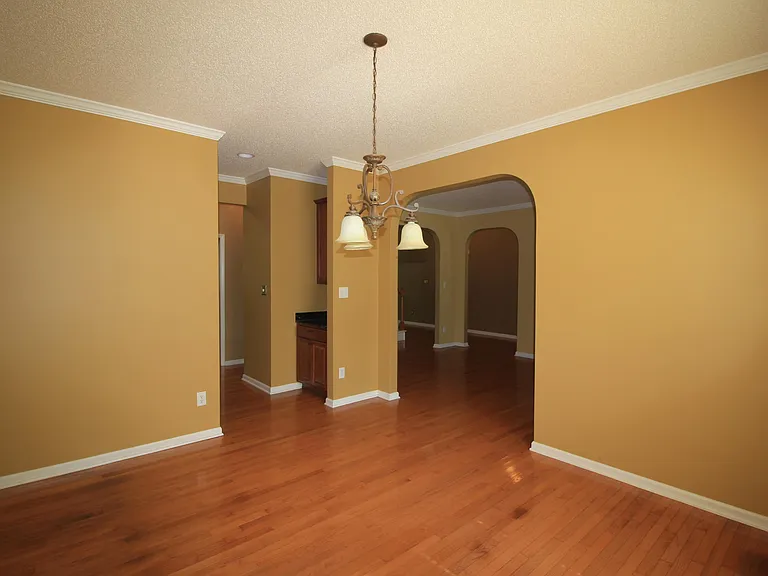 3117 Cregler Dr — Photo 5