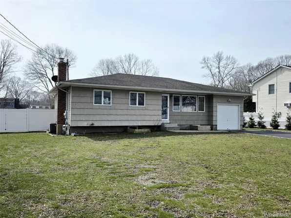 38 Pentmoor Drive, Mastic, NY 11950