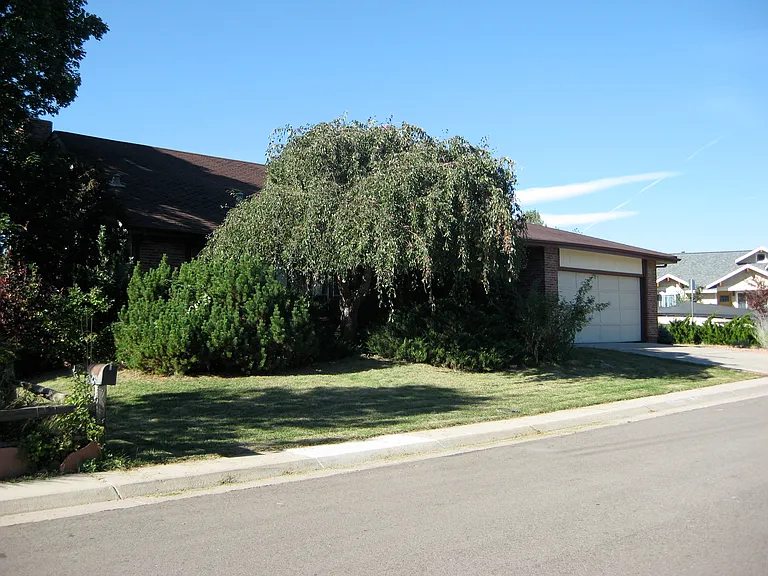 W 109th Pl — Photo 23
