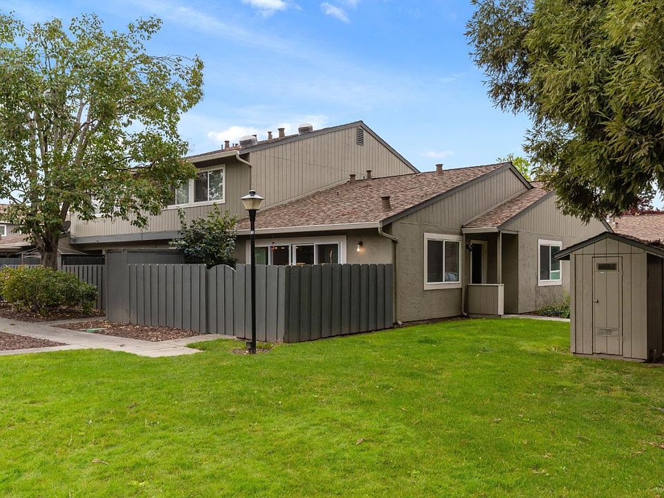 1st image of 484 Daisydell Ct
