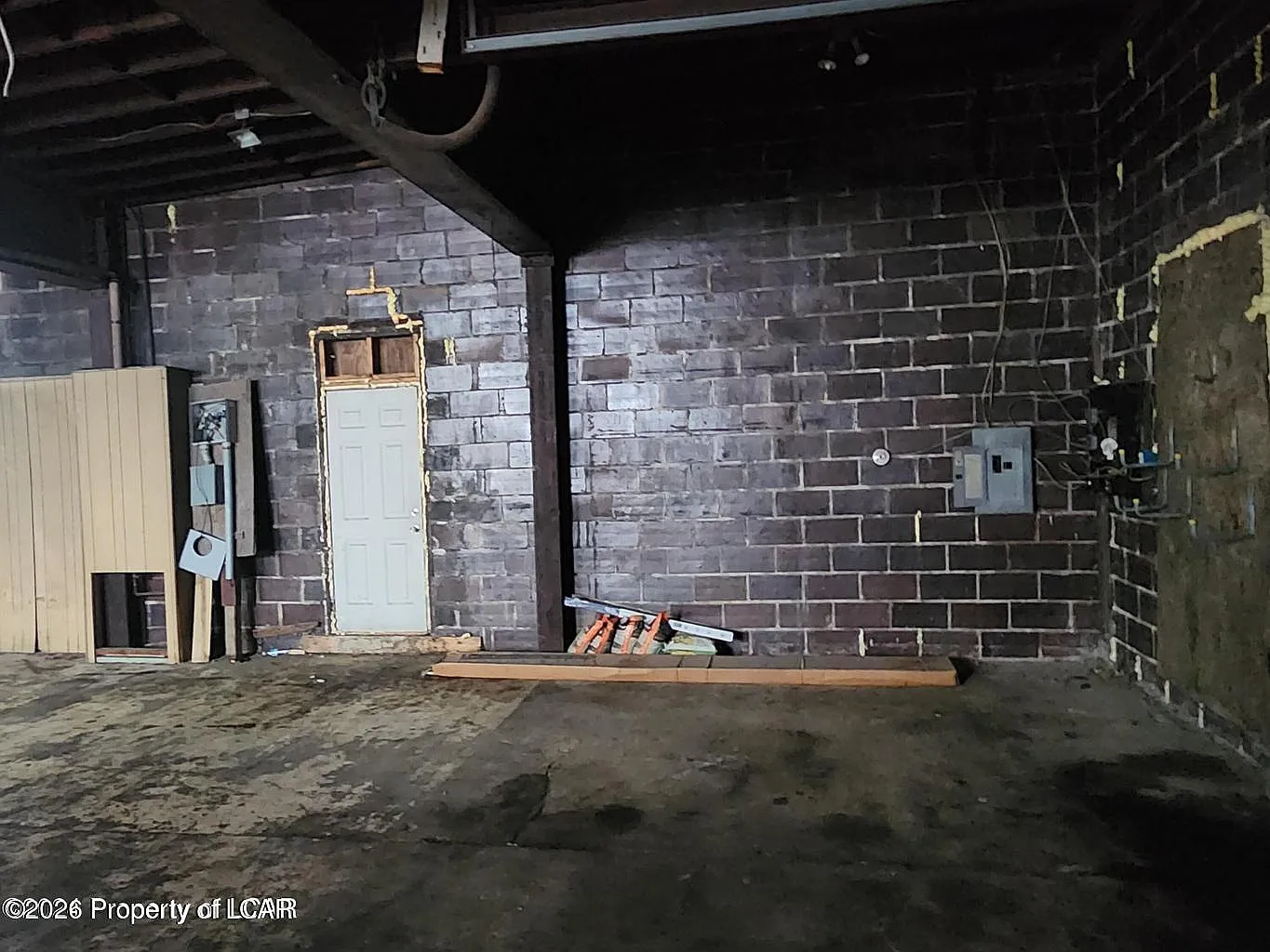 Studio, 2400 sqft, $700 — Photo 1
