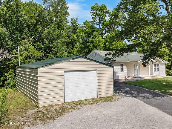 3rd image of 2473 Long Hollow Rd