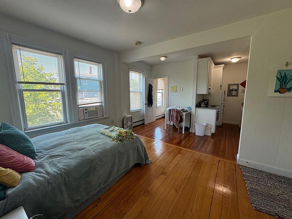 1st image of 12 Craigie St APT 4