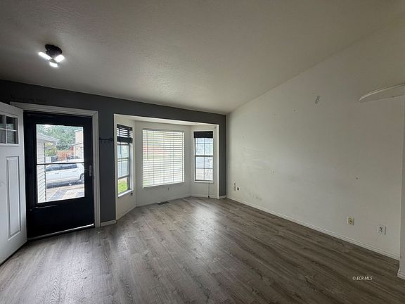 4th image of 124 Forest Ln