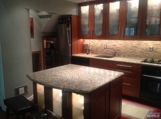 285 Redwood Ct, Ramsey, NJ 07446