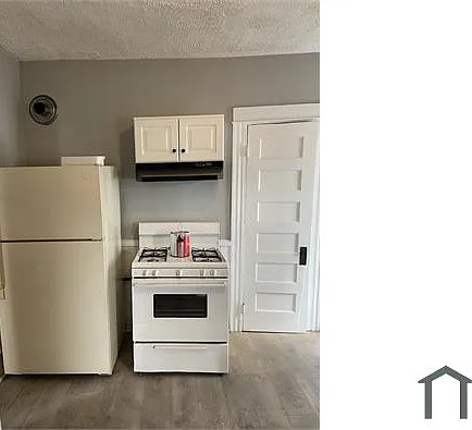 3 bed, 1200 sqft, $2,500 — Photo 3