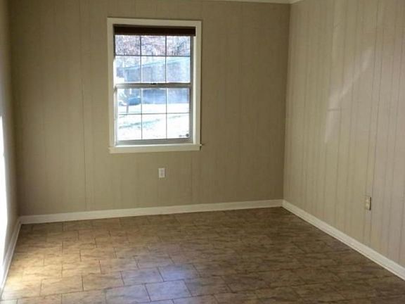 3rd image of 143 Woodland Dr