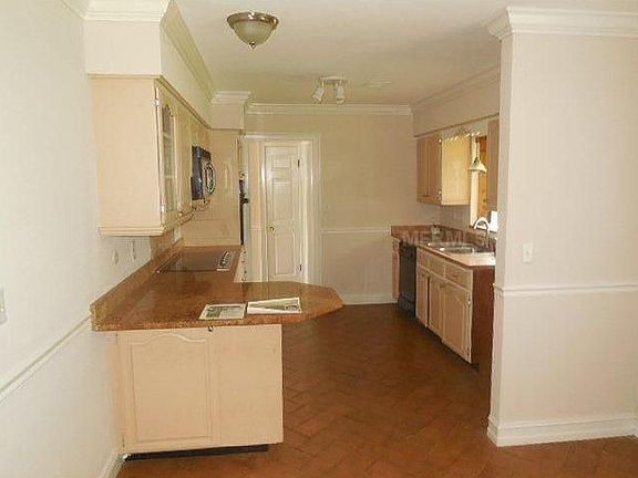 4th image of 601 Gay Ann Dr