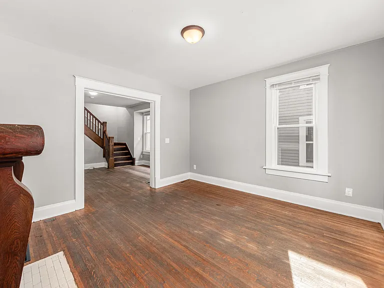 411 13th Ave — Photo 34