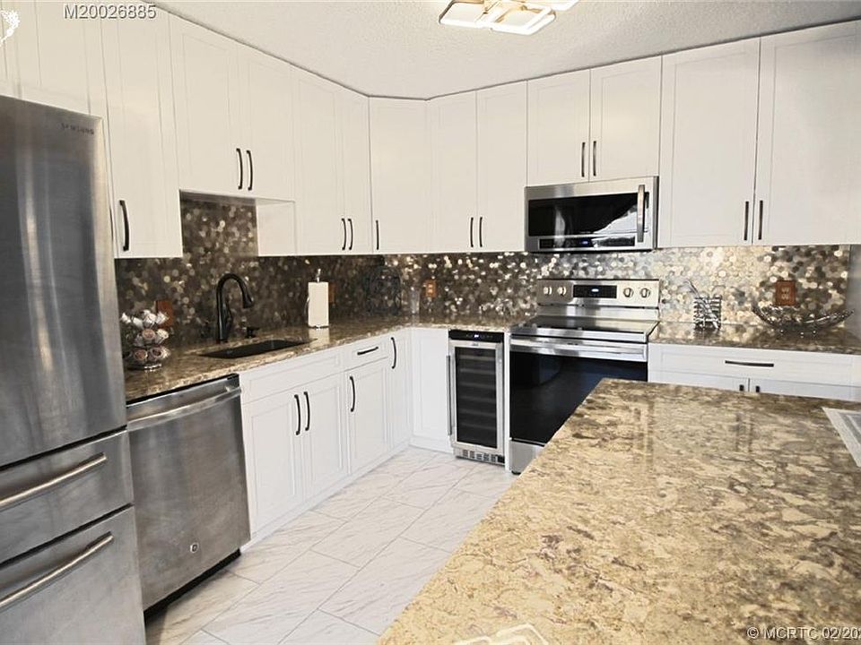 1st image of 4061 SW Parkgate Blvd #1-3