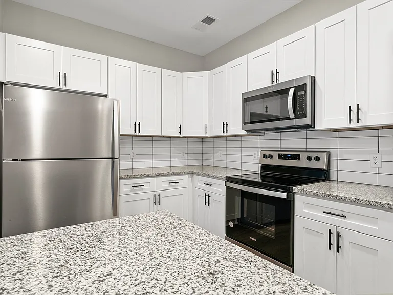 Mount Victor Olde Towne Luxury Apartments — Photo 32