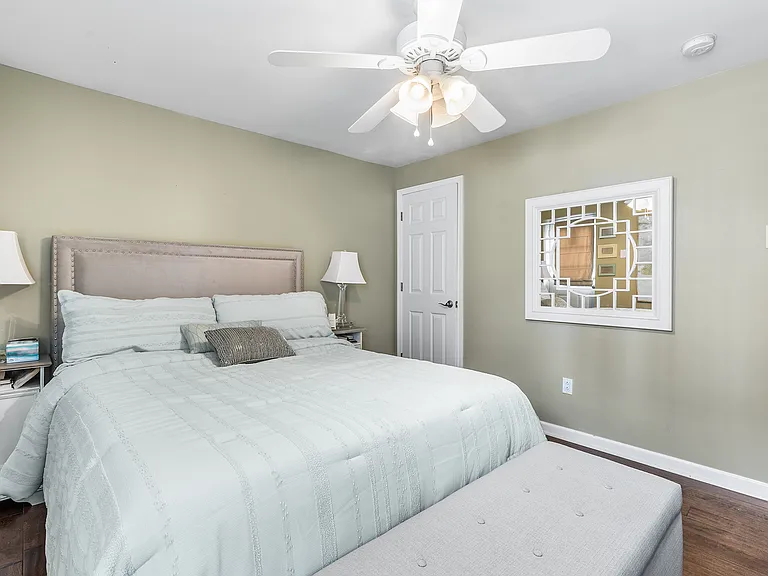 1513 Montrose St — Photo 11