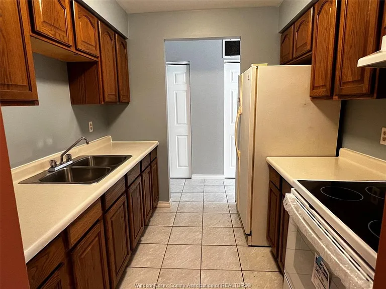 3875 Tecumseh Rd E #3 — Photo 11