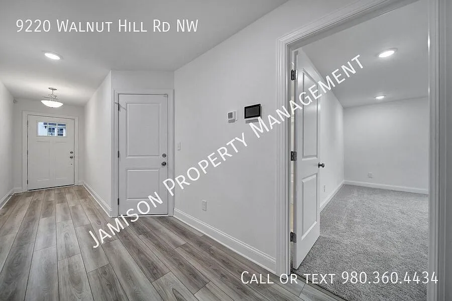 Gorgeous Townhome in Concord near Concord Mills! — Photo 2