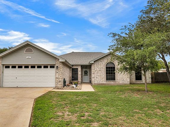 3rd image of 2409 Twin Oak Dr