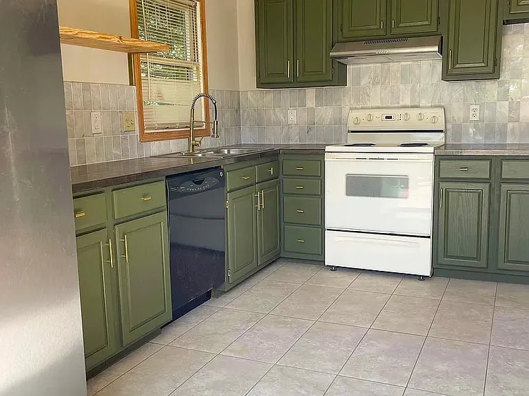 10 Miami Cir — Photo 4