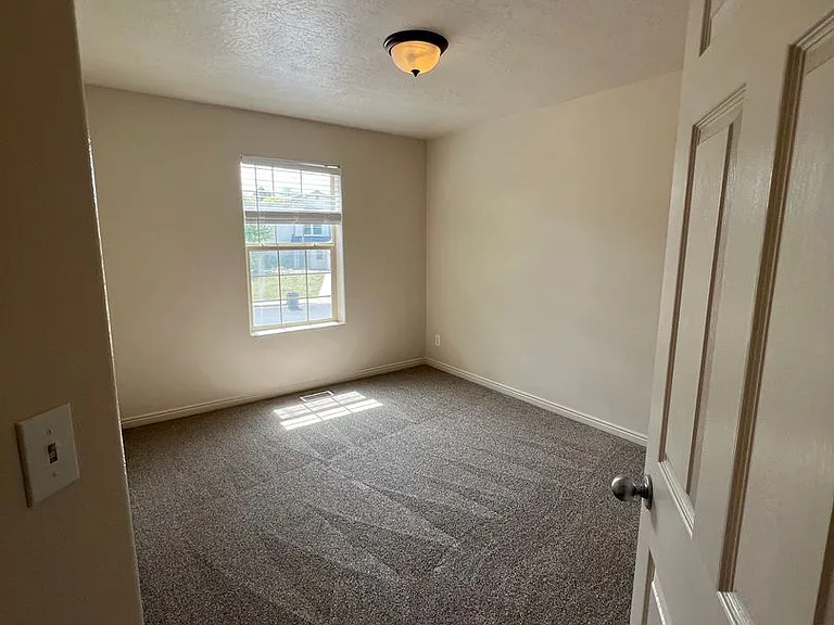 296 N Torrey Pines Cir — Photo 14