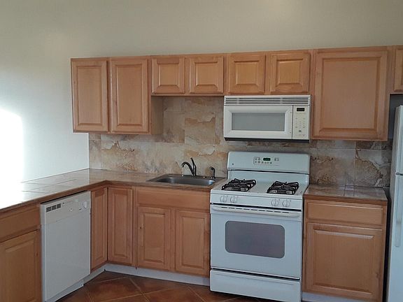 2nd image of 4612 Woodland Ave #3