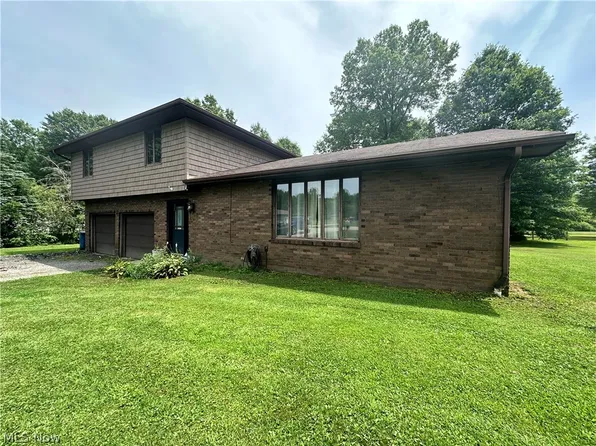 2805 Hood Dr, Warren, OH 44481