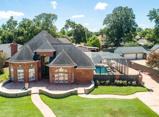212 Dewberry Dr, Lake Jackson, TX 77566