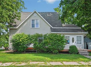 106 3rd Ave E, Coggon, IA 52218