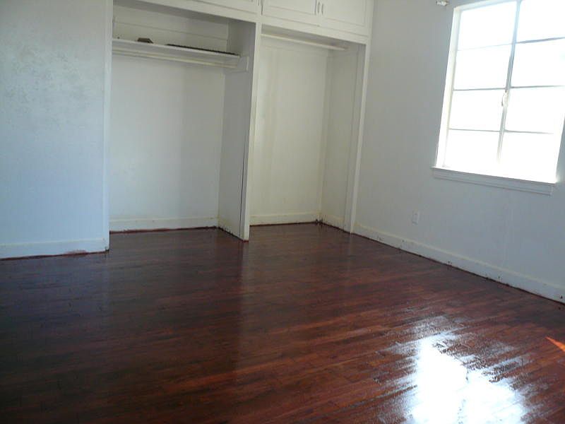 2nd image of 909 W Dayton Ave