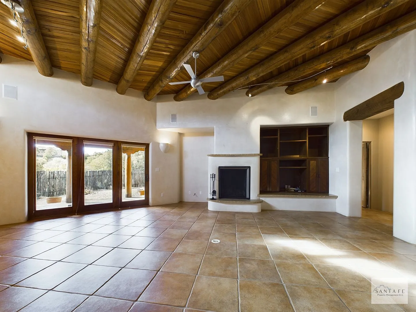 Custom Built home in Desirable Northside Homeowner's Association — Photo 3