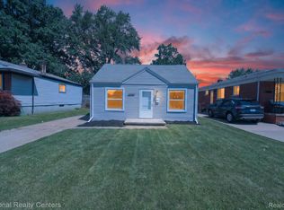 28544 Balmoral St, Garden City, MI 48135