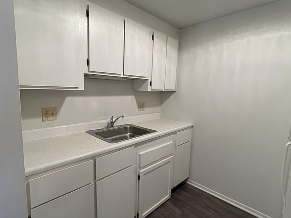 5th image of 4008 W Erie Ave #K