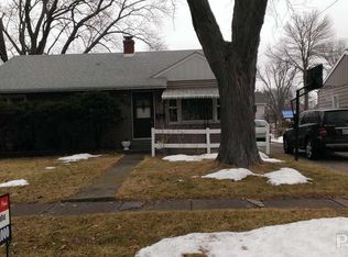805 E Holland St, Washington, IL 61571