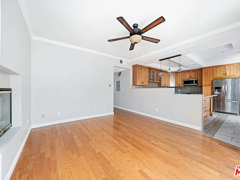 14937 Dickens St #109 — Photo 4