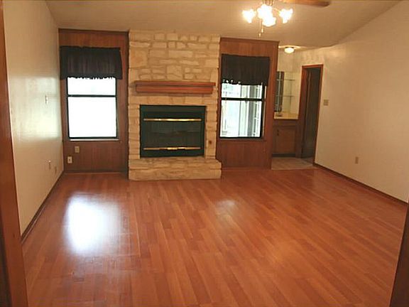 5th image of 2806 S Walker Dr