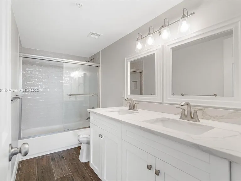 1505 N Riverside Dr #404 — Photo 14