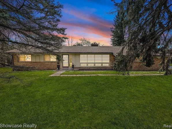 5839 Blandford Ct, Bloomfield Hills, MI 48302