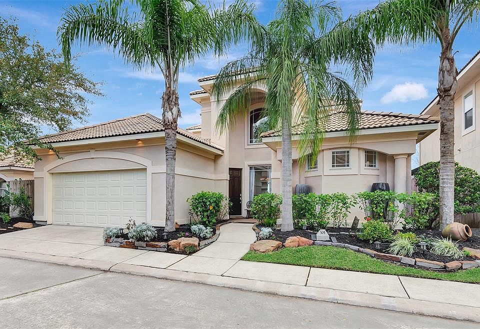 1st image of 305 Harborside Cir
