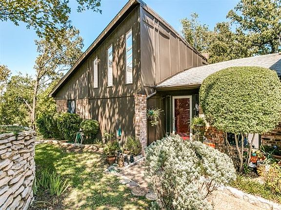 3rd image of 2203 Crooked Oak Ct