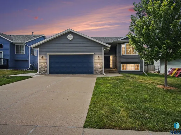 7321 W 51st St, Sioux Falls, SD 57106