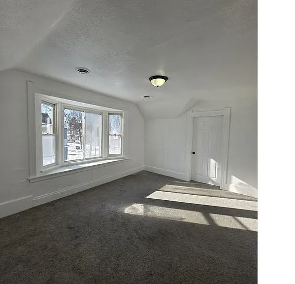 425 Arden Pl — Photo 10