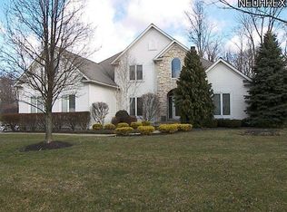 730 S Sussex Ct, Aurora, OH 44202