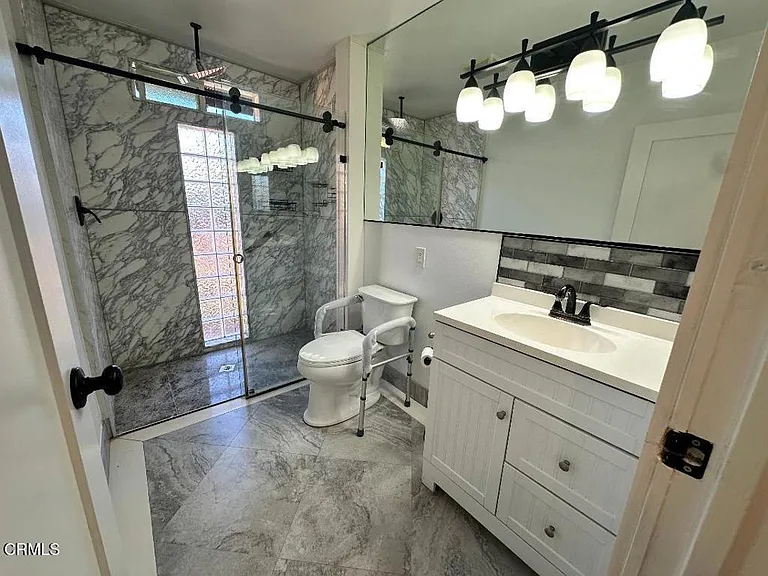 2810 Sherwin Ave #A — Photo 5