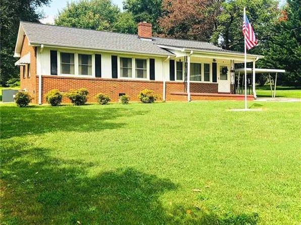 6 Edgewood St, Liberty, SC 29657