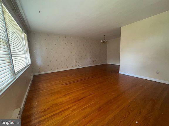 4th image of 538 Fordham Ave