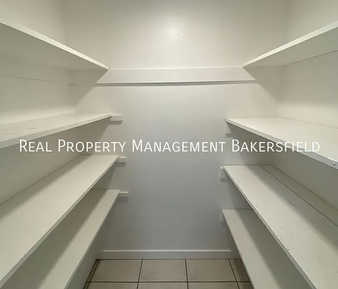 2401 Olive St — Photo 10