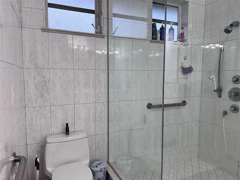 219 Venetia Ave — Photo 17