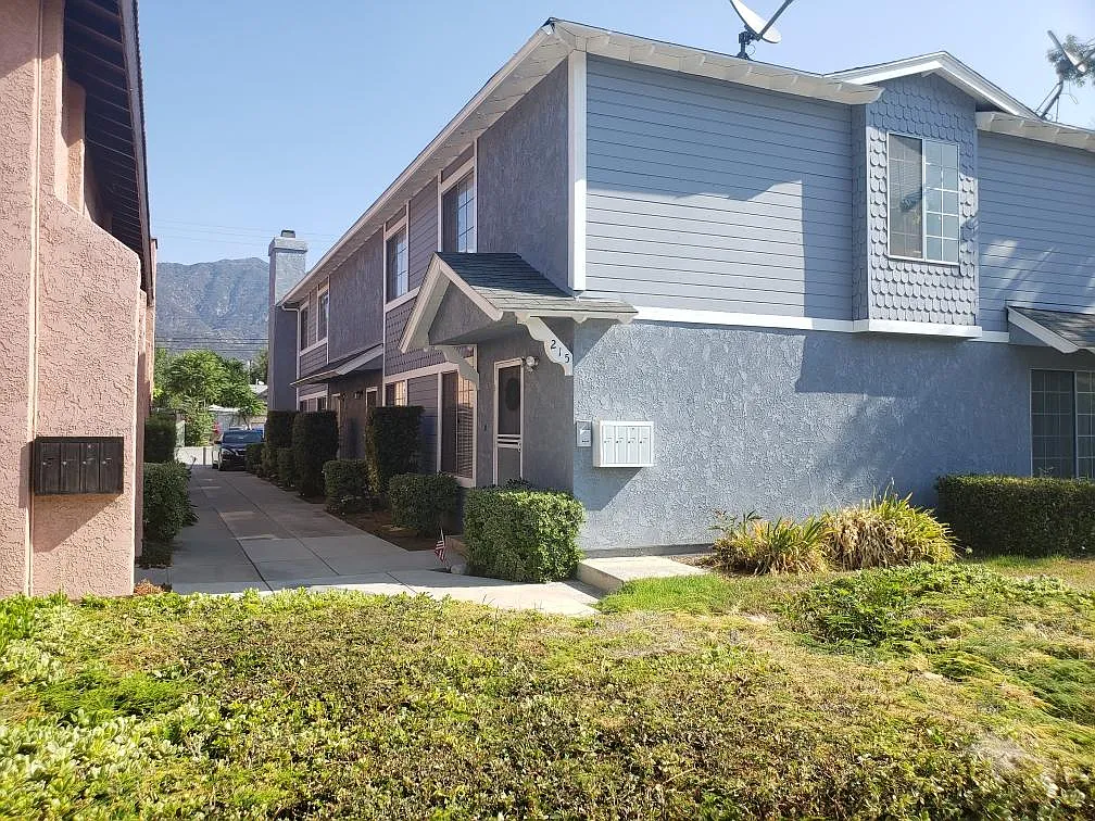 2 bed, 1.5 bath, 1200 sqft, $2,600 — Photo 1