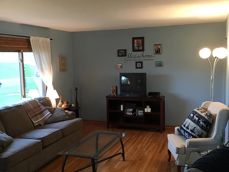 1604 Princeton Ave S — Photo 4